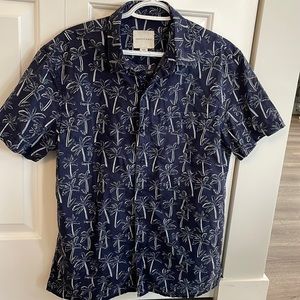 ❤️ 3 for $10: American Eagle men’s shirt.